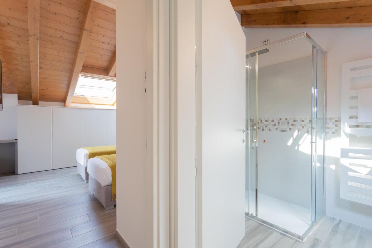 Dream Lake Apartments Lake View - Private Beach By Rent All Como Lezzeno Bagian luar foto