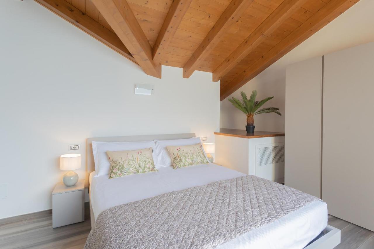 Dream Lake Apartments Lake View - Private Beach By Rent All Como Lezzeno Bagian luar foto