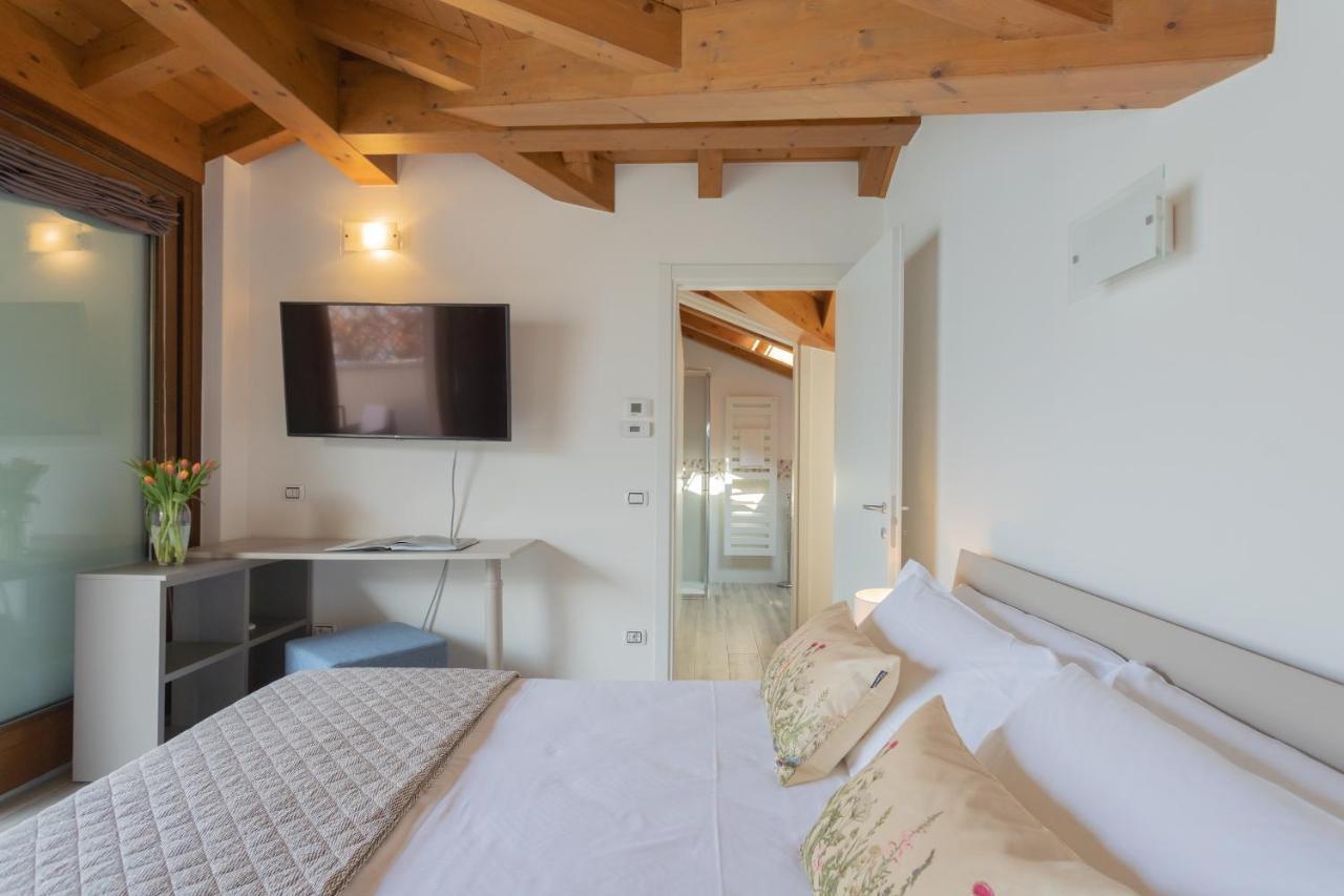 Dream Lake Apartments Lake View - Private Beach By Rent All Como Lezzeno Bagian luar foto