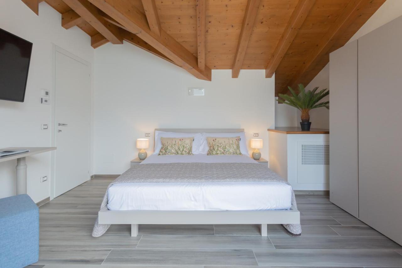Dream Lake Apartments Lake View - Private Beach By Rent All Como Lezzeno Bagian luar foto