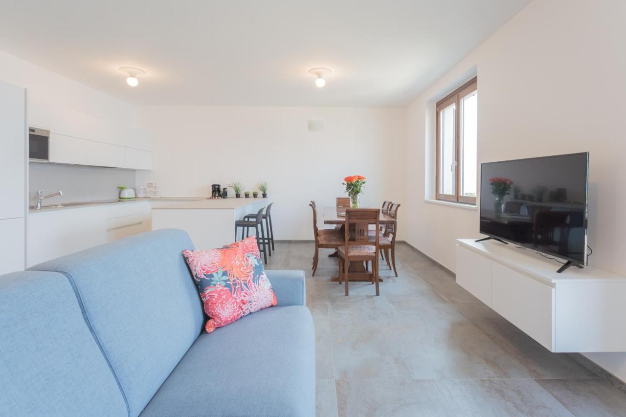 Dream Lake Apartments Lake View - Private Beach By Rent All Como Lezzeno Bagian luar foto