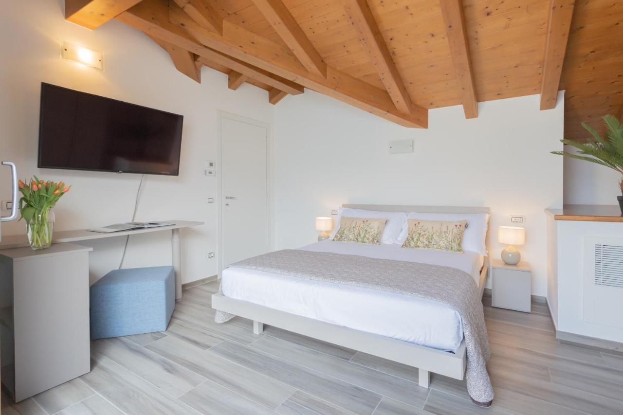 Dream Lake Apartments Lake View - Private Beach By Rent All Como Lezzeno Bagian luar foto