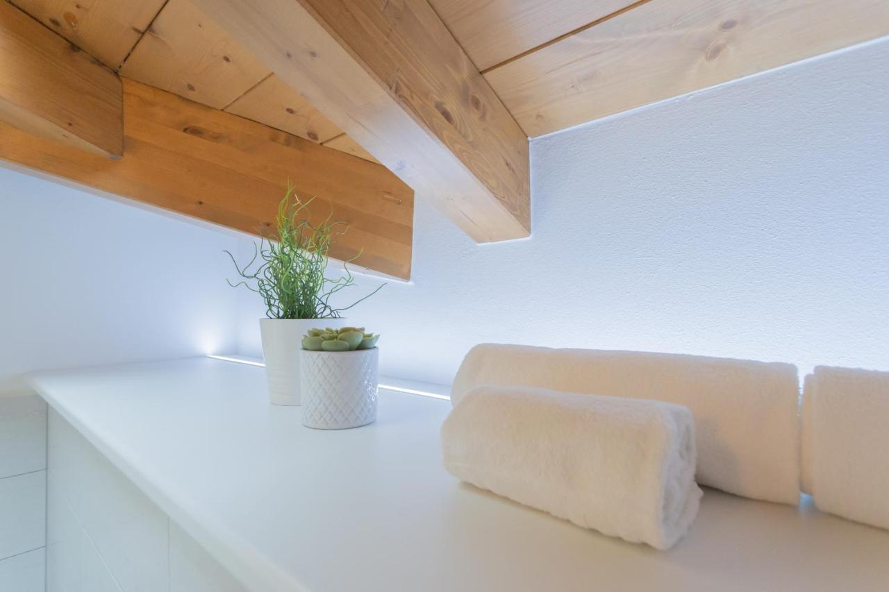 Dream Lake Apartments Lake View - Private Beach By Rent All Como Lezzeno Bagian luar foto