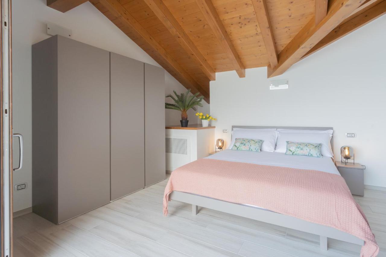 Dream Lake Apartments Lake View - Private Beach By Rent All Como Lezzeno Bagian luar foto