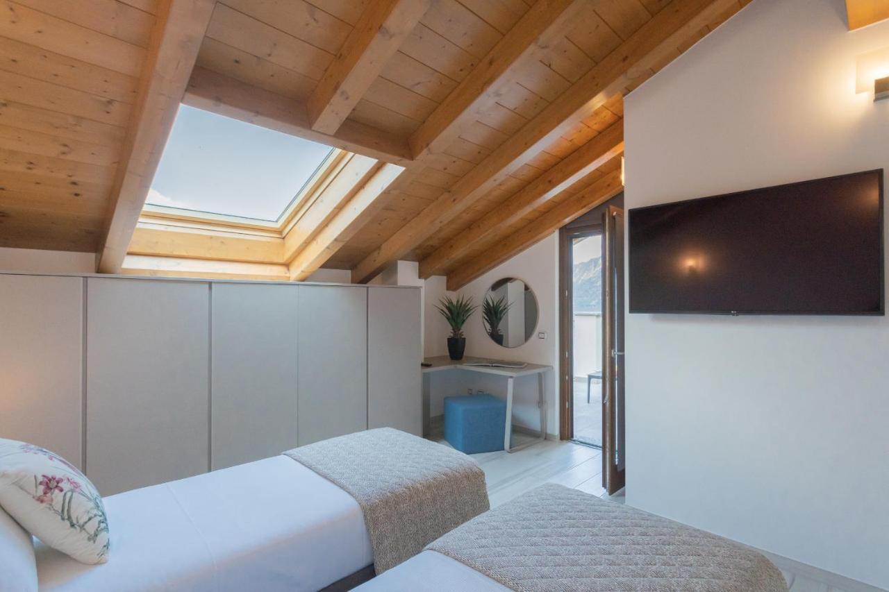 Dream Lake Apartments Lake View - Private Beach By Rent All Como Lezzeno Bagian luar foto